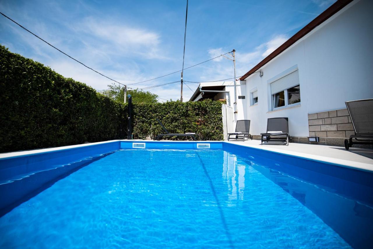 Nila Villa *